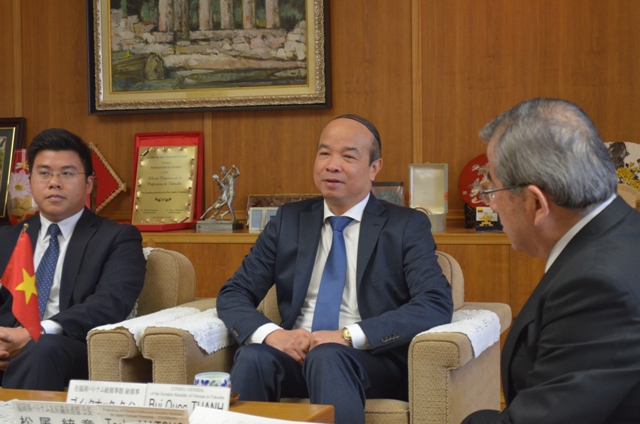 在福岡ベトナム社会主義共和国総領事館タイン総領事が県議会を訪問されました