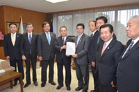 「福岡県飲酒運転撲滅運動の推進に関する条例」の改正案が議長に答申されました